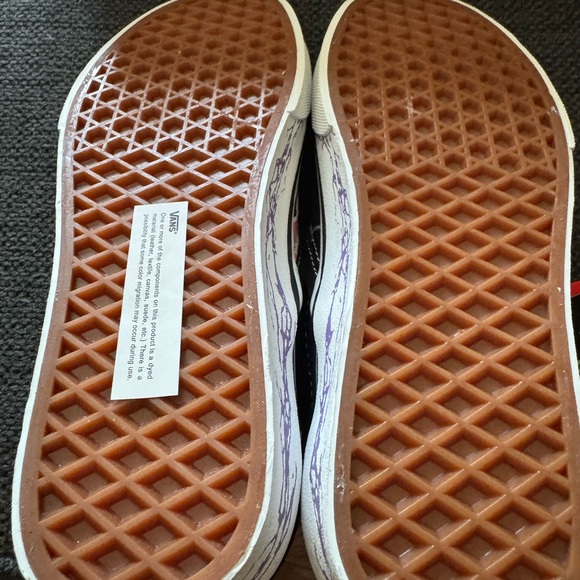 Vans Glow-In-The-Dark Classic Slip-On - Picture 6 of 12